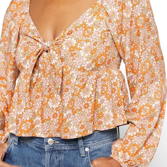 DAISY & DELILAH Calder Tie Front Cropped Top - Picture 5 of 15